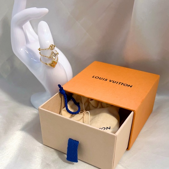 Louis Vuitton Jewelry - BNIB** Louis Vuitton Blooming Strass Three Rings Set